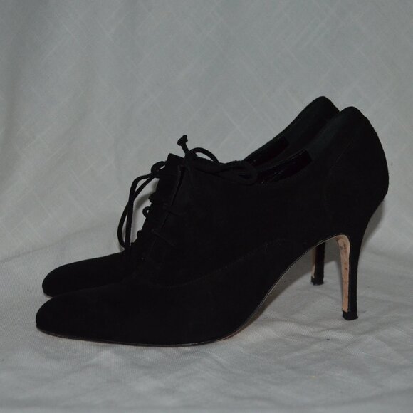 Sz 37 6.5 Manolo Blahnik Black Suede Lace Up Ankle Booties - Picture 1 of 9